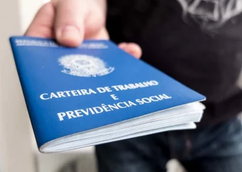 IBGE: desemprego cai, mas há 12 milhões de brasileiros desocupados