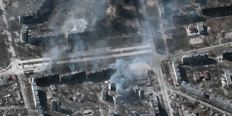 Ataque a teatro mata 300 pessoas na Ucrânia