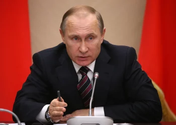 Putin exige que ucranianos entregem armas