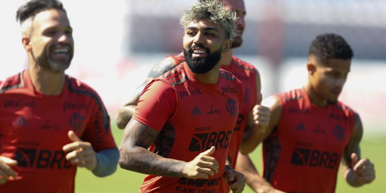 Flamengo e Palmeiras se enfrentam hoje pelo Brasileirão