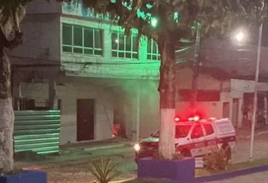 Explosão de caixa eletrônico incendeia prefeitura de Massaranduba, no Brejo paraibano