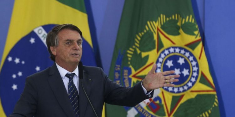 Presidente Bolsonaro projeta aumento linear de 5% para todos os servidores