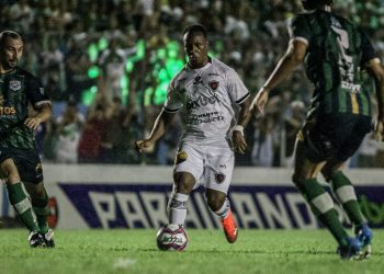 Nacional bate o Botafogo e põe um pé na final do Paraibano