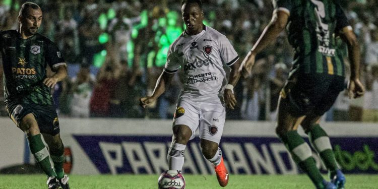 Nacional bate o Botafogo e põe um pé na final do Paraibano