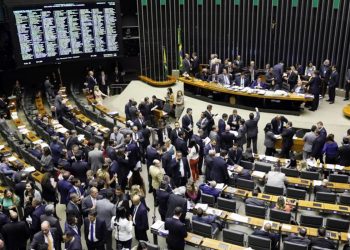 Deputados têm até hoje para trocar partido sem perder mandato