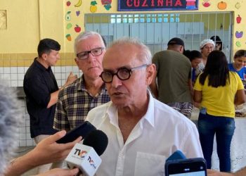 Cícero Lucena sai em defesa de João Azevedo