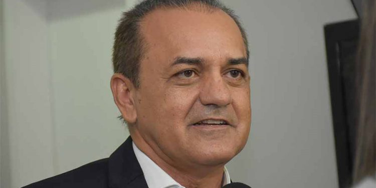 João Corujinha desiste da AL