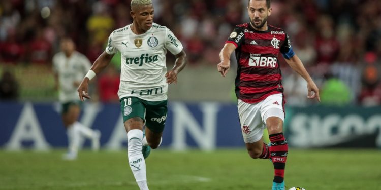 Flamengo e Palmeiras não saem do zero no Maracanã