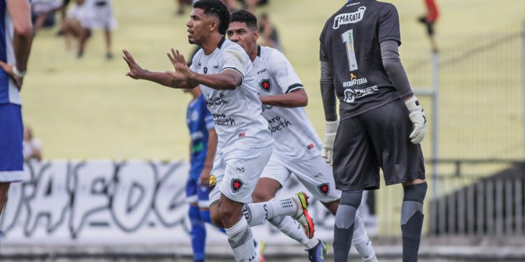 Botafogo-PB vence o Confiança e entra no G8 da Série C