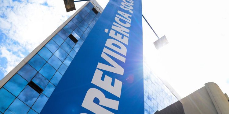 INSS começa a pagar hoje décimo terceiro antecipado