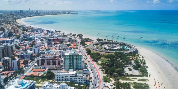 Doze praias estão impróprias para banho, na Paraíba, durante o feriado da Semana Santa