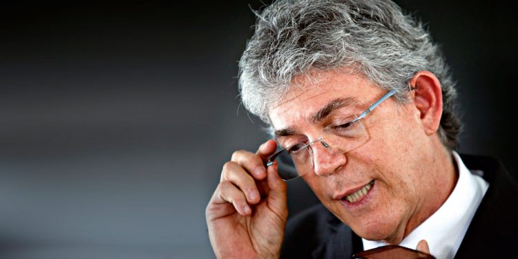 TCE rejeita recurso e mantém reprovadas contas de Ricardo Coutinho