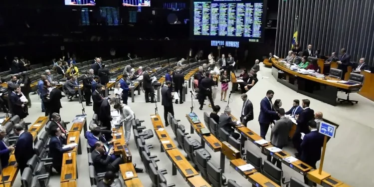 PL aprovado no Senado dá brecha para desperdício de dinheiro público, diz SBOC