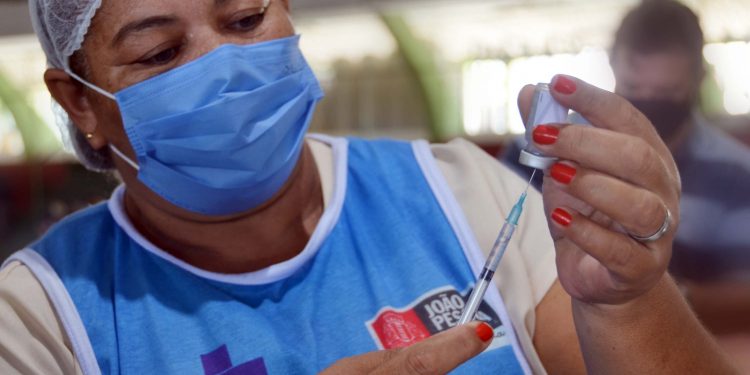 João Pessoa retoma vacinação da Covid com horário extendido