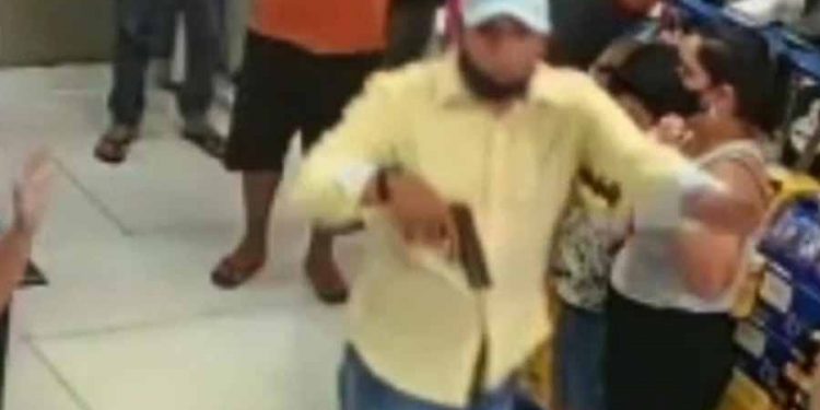 Flagrante! Bandidos fazer arrastão em loja calçados em João Pessoa – Veja vídeo