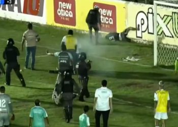 Sousa é punido por invasão de campo e joga com portões fechados na semifinal