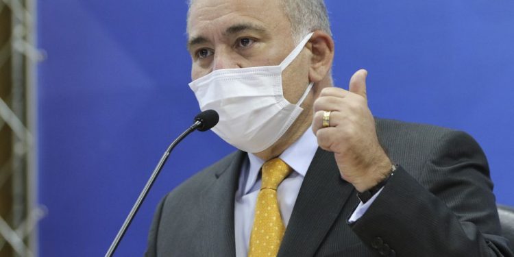 Ministro Queiroga anuncia fim da emergência sanitária no Brasil