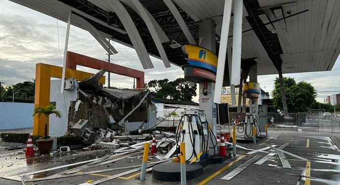 Bandidos explodem posto de combustíveis em João Pessoa