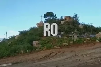 Chuva derruba letreiro da ‘Roliúde Nordestina’ e deixa Cabaceiras sem água