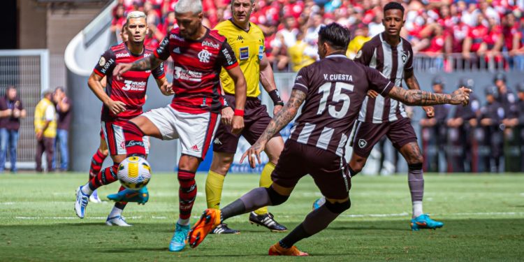 Flamengo desperdiça muitas chances e perde para o Botafogo