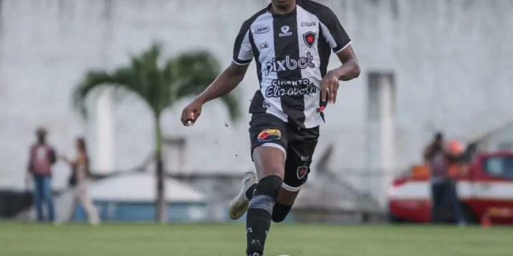 Com Almeidão lotado, Botafogo perde de virada para o Campinense