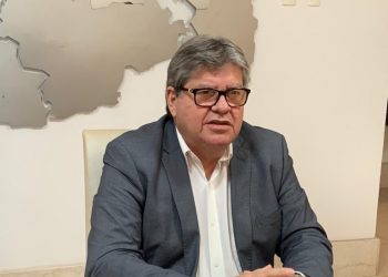 João Azevedo anuncia primeira parcela do 13° para 10 de junho