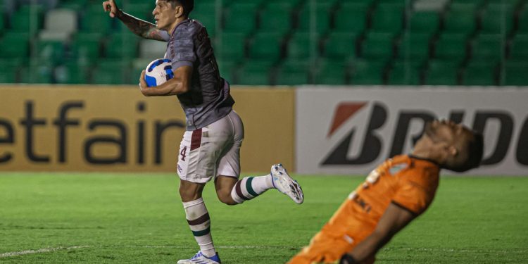 Fluminense vence por 10 a 1, mas cai na Sul-Americana