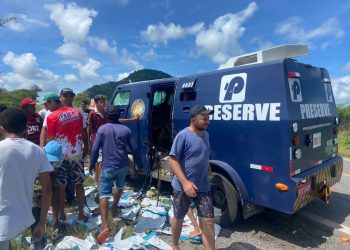 Carro forte e metralhado e explodido em assalto no Sertão da PB