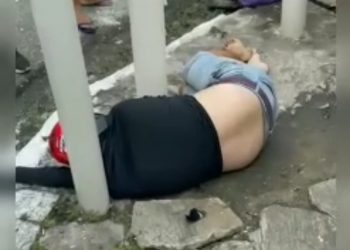 VÍDEO – Mulher tem carro incendiado após batida que matou motoboy em João Pessoa