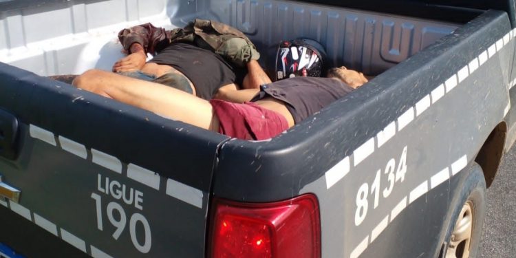 VÍDEO – Suspeitos de roubar carro forte no Sertão são baleados pela polícia