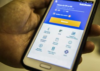 Trabalhadores nascidos em março sacam a partir de hoje (4) até R$ 1 mil do FGTS