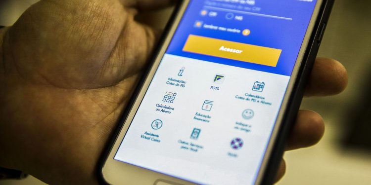 Trabalhadores nascidos em março sacam a partir de hoje (4) até R$ 1 mil do FGTS