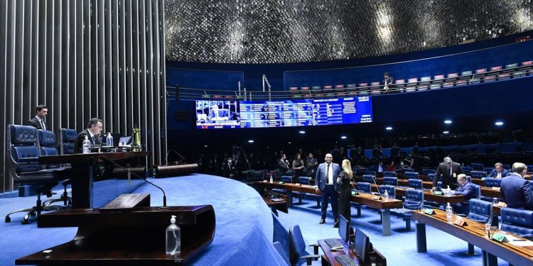 Senado aprova aumento da idade para nomeação de ministro dos tribunais superiores