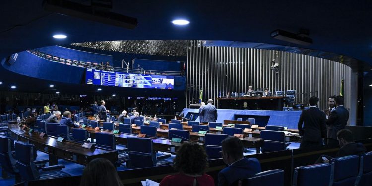Senado aprova medida provisória da renegociação do Fies