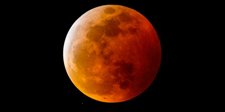 “Lua de Sangue” será vista hoje em todo Brasil