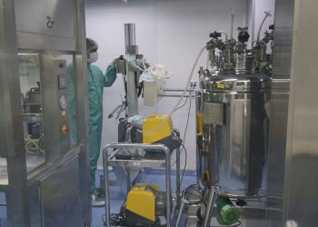 Fiocruz vai produzir primeiro antiviral oral contra covid-19 no Brasil