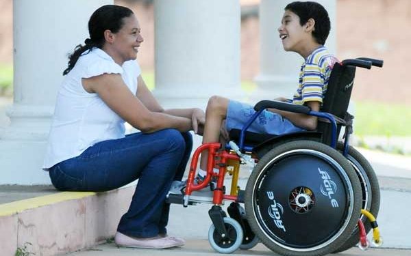 Pesquisa mostra que 81% dos portadores de doenças raras têm como cuidadoras as próprias mães