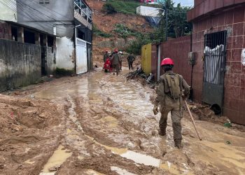Volta a chover forte em Recife e Governo já contabiliza 93 mortes