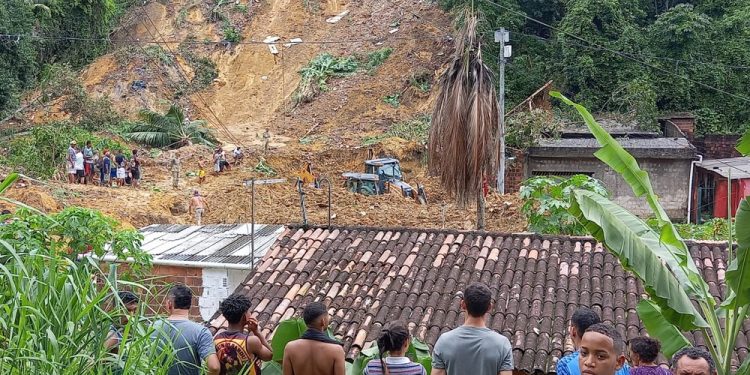 VÍDEO – Sobe para 91 o número de mortos por causa das chuvas em Recife-PE