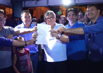 João Azevedo entrega Casa da Cidadania de Teixeira