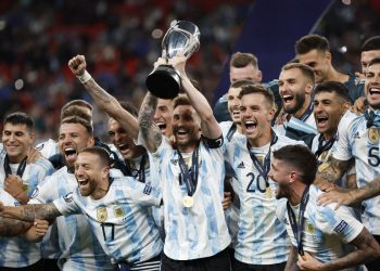 Argentina goleia a Itália e conquista Finalíssima