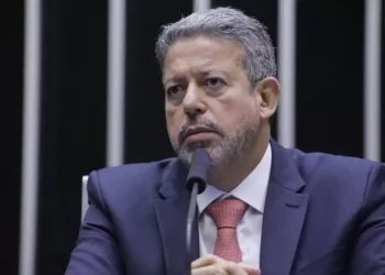 Bancada do Centrão fecha o cerco à diretoria da Petrobrás, após reajuste