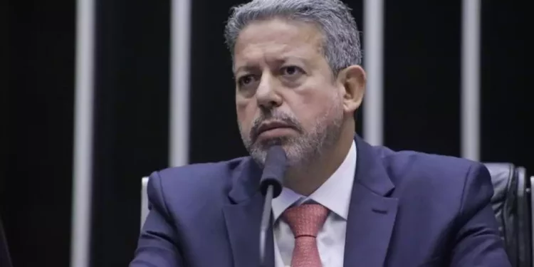 Bancada do Centrão fecha o cerco à diretoria da Petrobrás, após reajuste