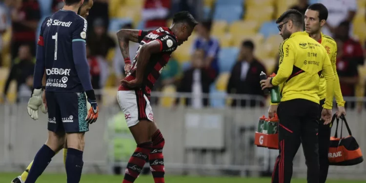 Bruno Henrique vai operar o joelho e só joga em 2023