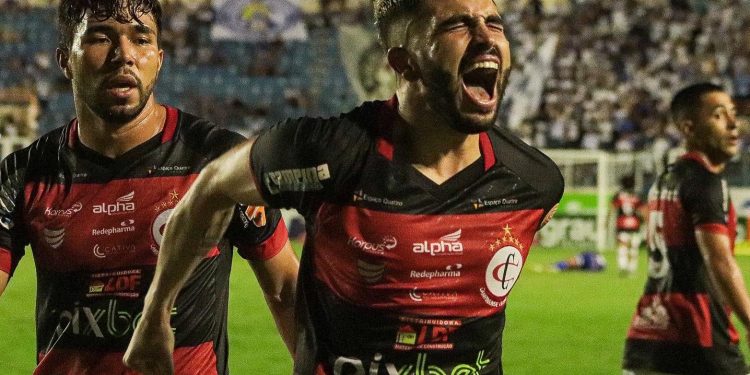 VÍDEO – Campinense bate Confiança de virada, fora de casa e respira na Série C