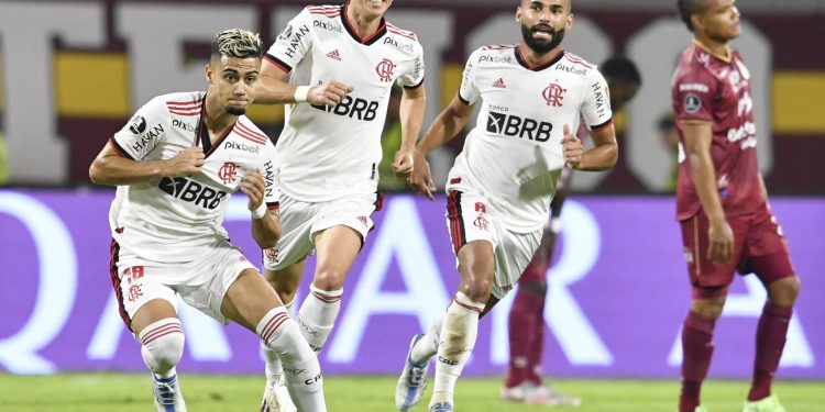 Flamengo e Palmeiras vencem fora de casa na Liberta