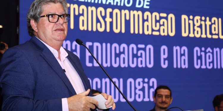 João Azevedo convoca 346 aprovados em concurso da Educação