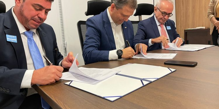 Dinho e Cícero assinam empréstimo para construção da sede da Câmara de João Pessoa