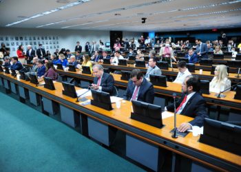 Acordo trava votação da PEC que prevê mensalidade em universidades públicas