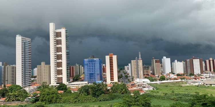 INMET emite alerta de chuva forte para 77 cidades da Paraíba
